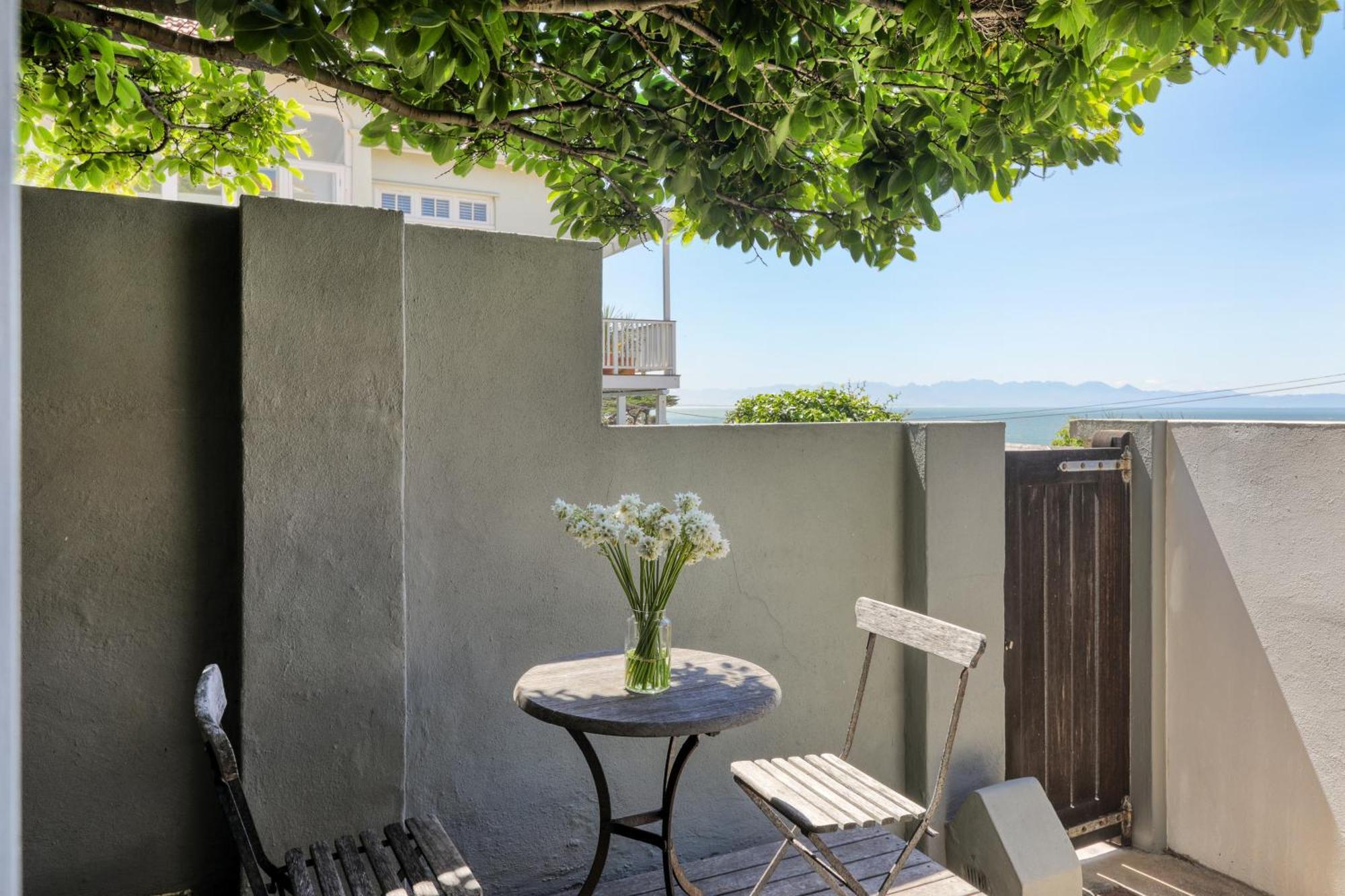 Behr Road Apartment With Sea View Patio Cape Town Dış mekan fotoğraf